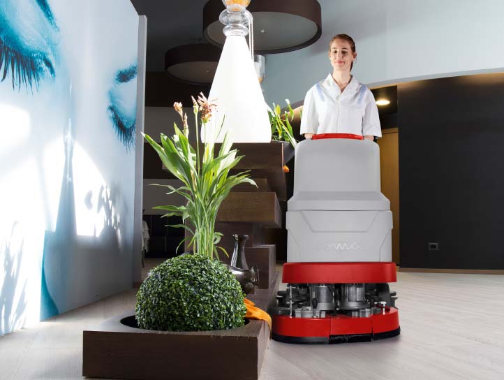 Comac Versa 55 BT při úklidu